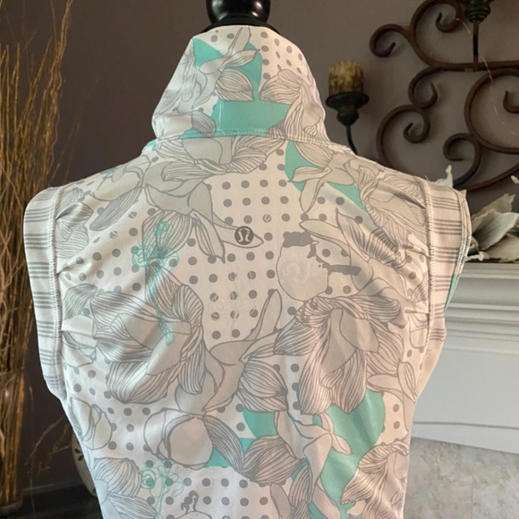Vintage Lululemon Vest with Side Mesh Panels with Grey/Turquoise Lily Pattern - Picture 7 of 16